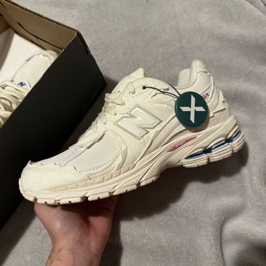 NewBalance 2002R 