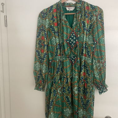 Abito verde con stampa floreale