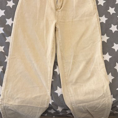 Beige Damenhose mit Pilz-Patch