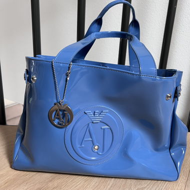 Pochette en cuir verni Armani Jeans bleue