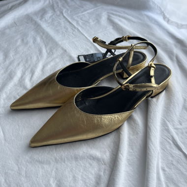 Kitten heels dorati appuntiti nuovi