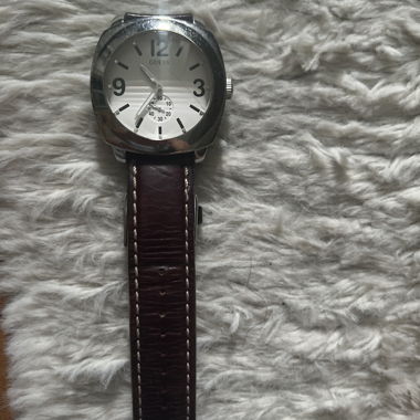 GUESS wristwatch with leather strap