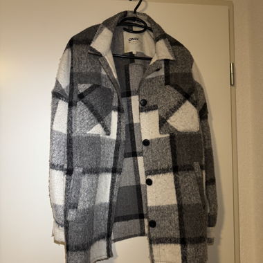 ONLY Karierte Jacke grau weiss Gr. S