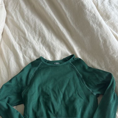 sport long-sleeve shirt