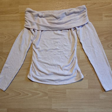 Top a maniche lunghe off-shoulder