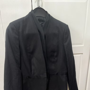 Schwarzer Blazer mit Doppelkragen