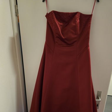 Rotes Abendkleid