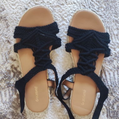 Schwarze Lace-up-Sandalen
