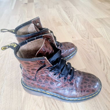 Dr Martens brown leather "snake"