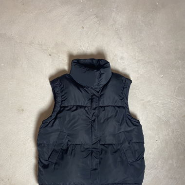 Schwarze Ärmellose Steppjacke Bershka