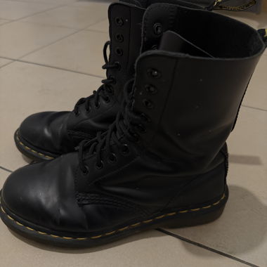 Dr Martens taglia 38
