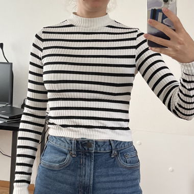 Black and white stripe crop top