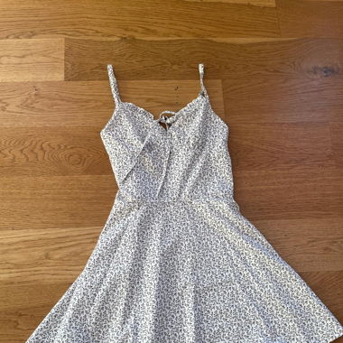 geblümtes Kleid
