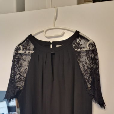Bluse mit Spitzenärmel
