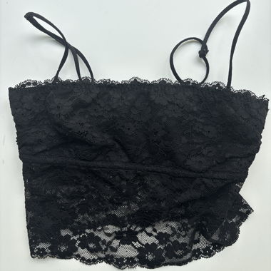 Haut en dentelle noire