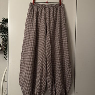 Pantaloni harem a quadri