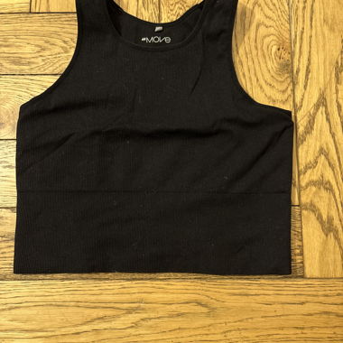 Schwarzer gerippter Crop-Top mit breiten Trägern