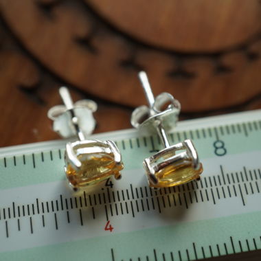 Boucles d'oreilles en forme de pomme de citrine  clous 6 mm serti  argent 925