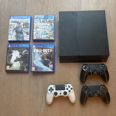Console PlayStation 4 avec 4 jeux