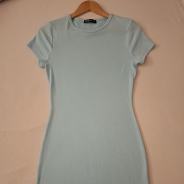 Enges Kleid