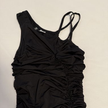 schwarzes Top neu