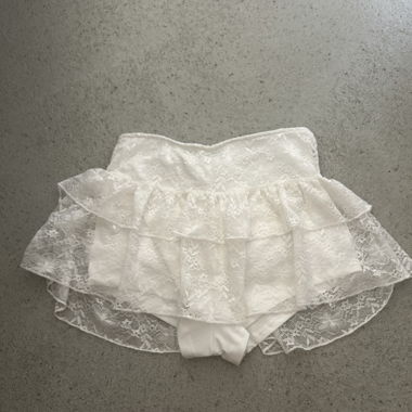 Mini short blanc en dentelle