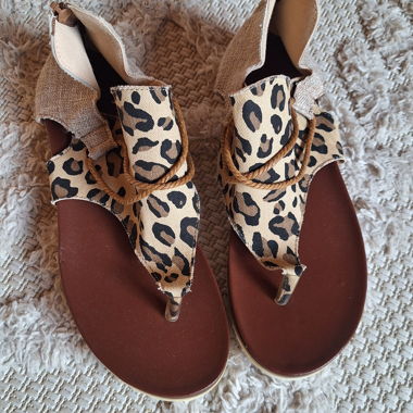 Leo toe-post sandals – Size 39 – NEW & Unworn