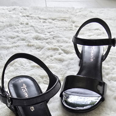 Schwarze Sandalen mit kleinem Absatz von Tamaris