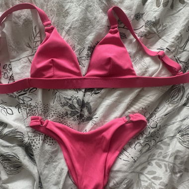 Bikini rose vif