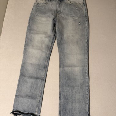 Light Straight-Leg Jeans