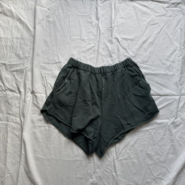 Dunkelgrüne Shorts