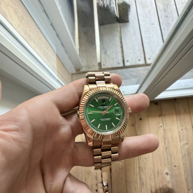 Goldfarbene Armbanduhr
