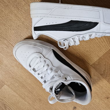 White PUMA Sneaker