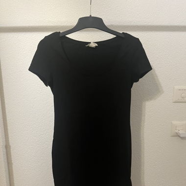 Robe noire H&M Basic, taille S, idéale pour l'été!