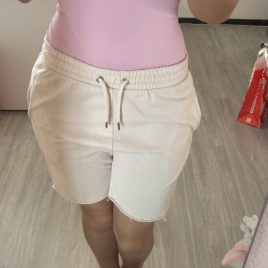 Shorts roses à cordon