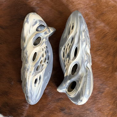 Yeezy Foamrunner Moongrey