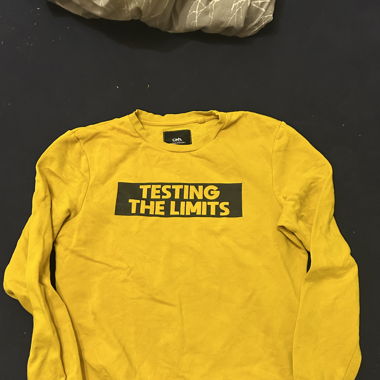 Pull sans capuche jaune