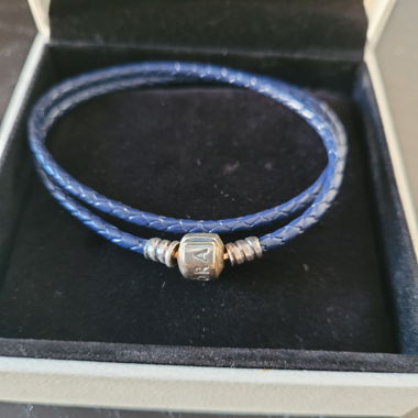 Pandora-Lederarmband blau, doppelt gewickelt
