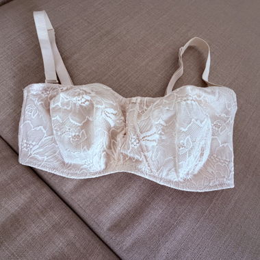 Triumph bra with removable straps