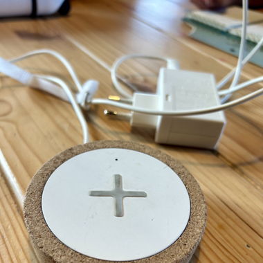 Caricatore I-phone da tavolo IKEA