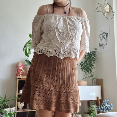 White and cream cropped top