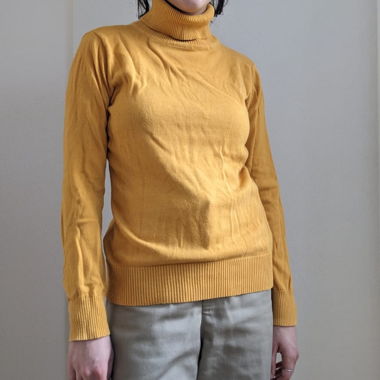 Senfgelbes Turtelneck