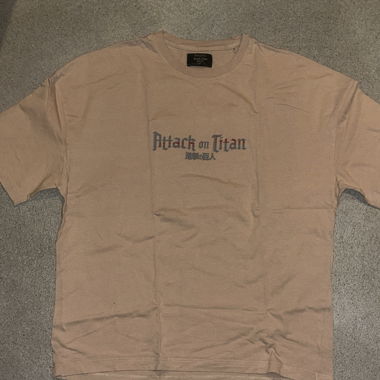 T-shirt Bershka Attack on Titan XL