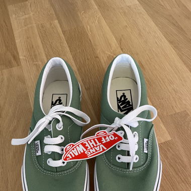 Mint sneaker