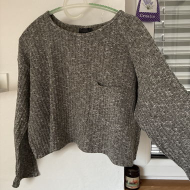 Thin cropped sweater