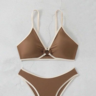 Braunes Bikini mit weissen Seiten