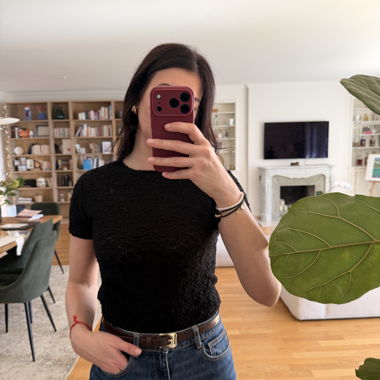 Black textured short-sleeve T-shirt