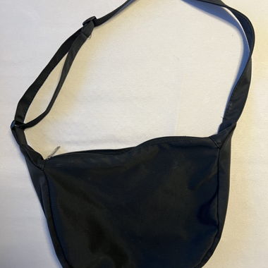 Uniqlo dupe tasche