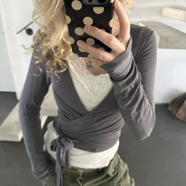 Grauer Wickel-Cardigan Ballerina