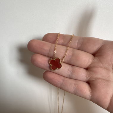 Clover red necklace
